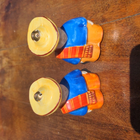 Vintage 1950's Salt and Pepper Shakers - Picture 3 of 3